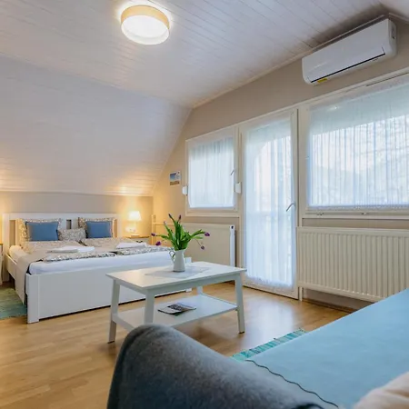 게스트하우스 Pihi Vendeghaz