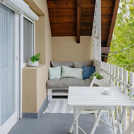 Pihi Vendeghaz 바다초니토마이