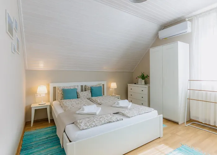 Pihi Vendeghaz בית הארחה